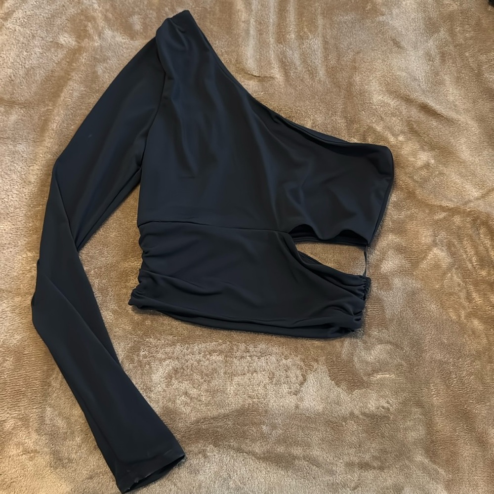 One arm, black crop top